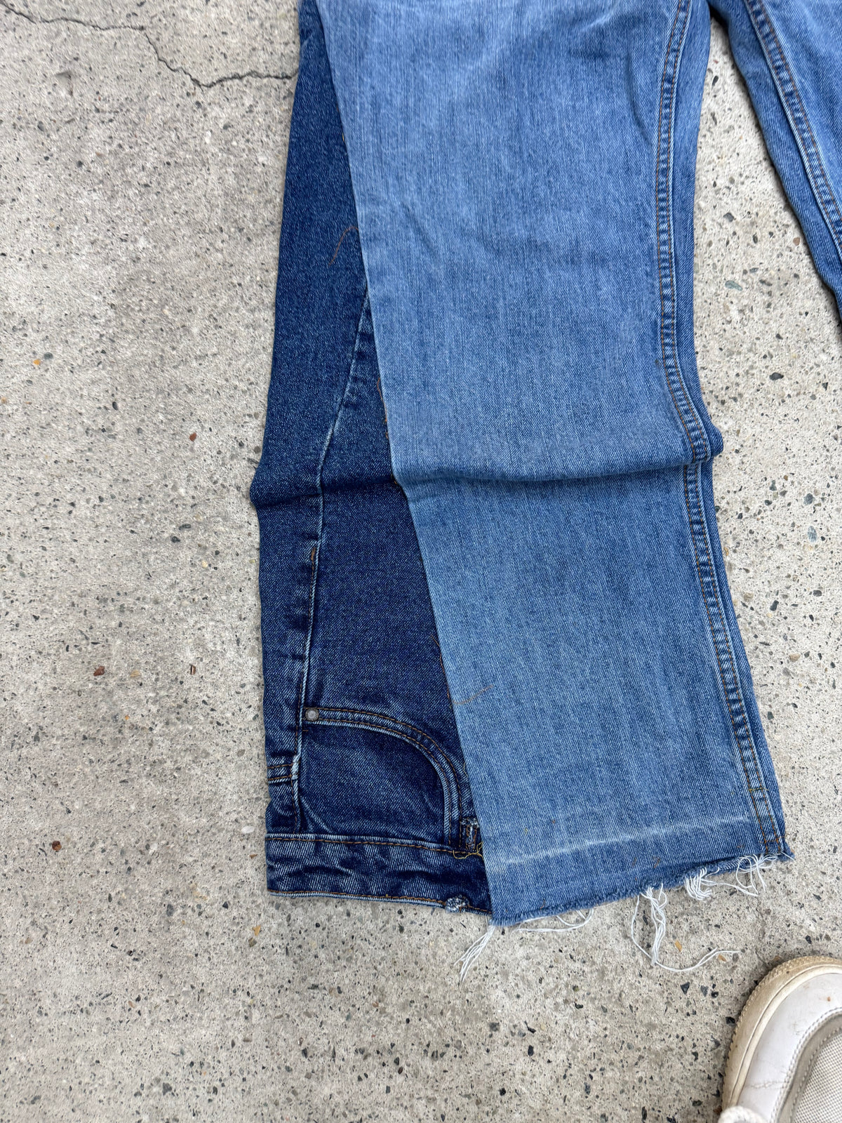 Flared Y2K Jeans • One Of One • Taglia L