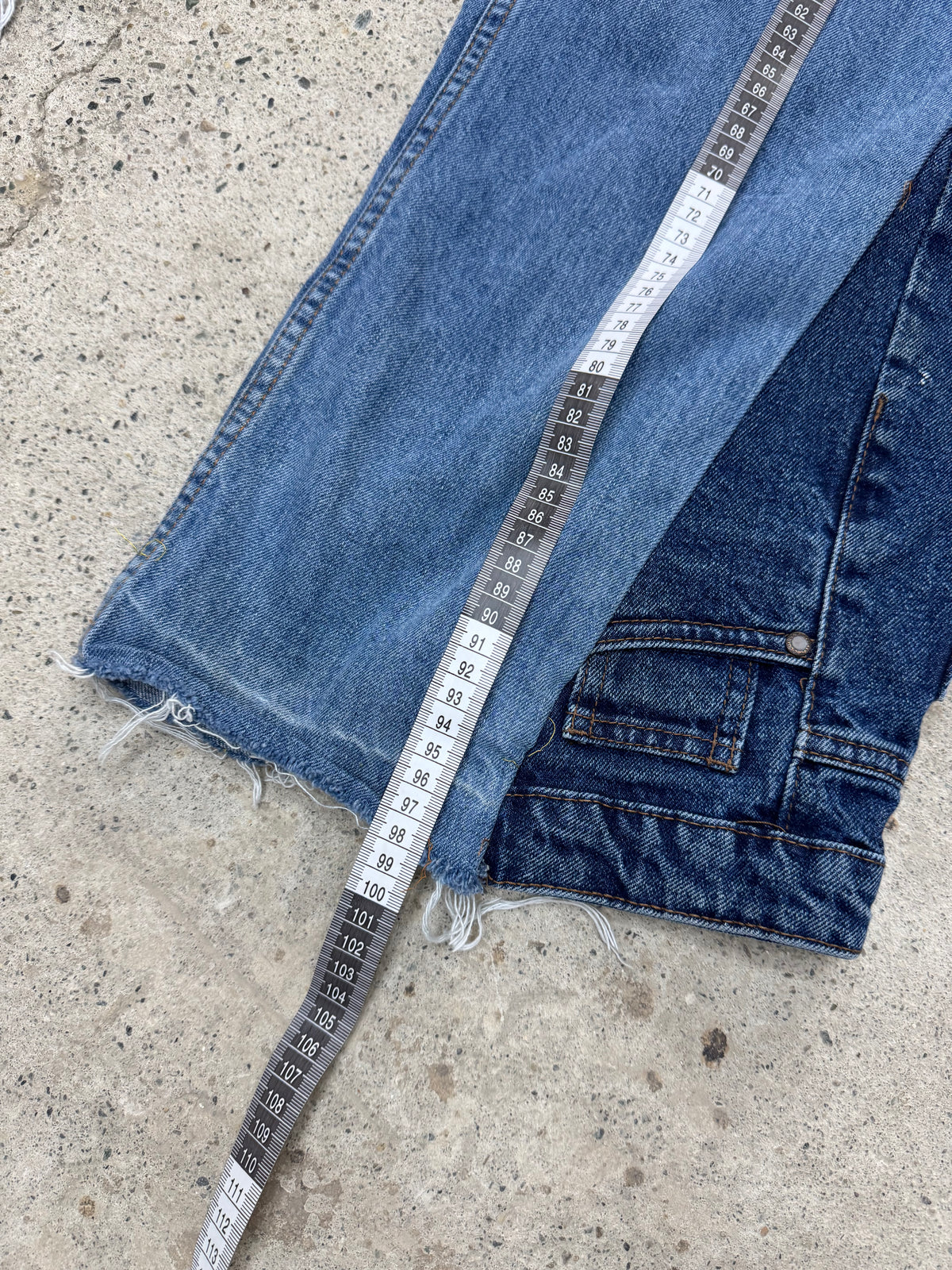 Flared Y2K Jeans • One Of One • Taglia L