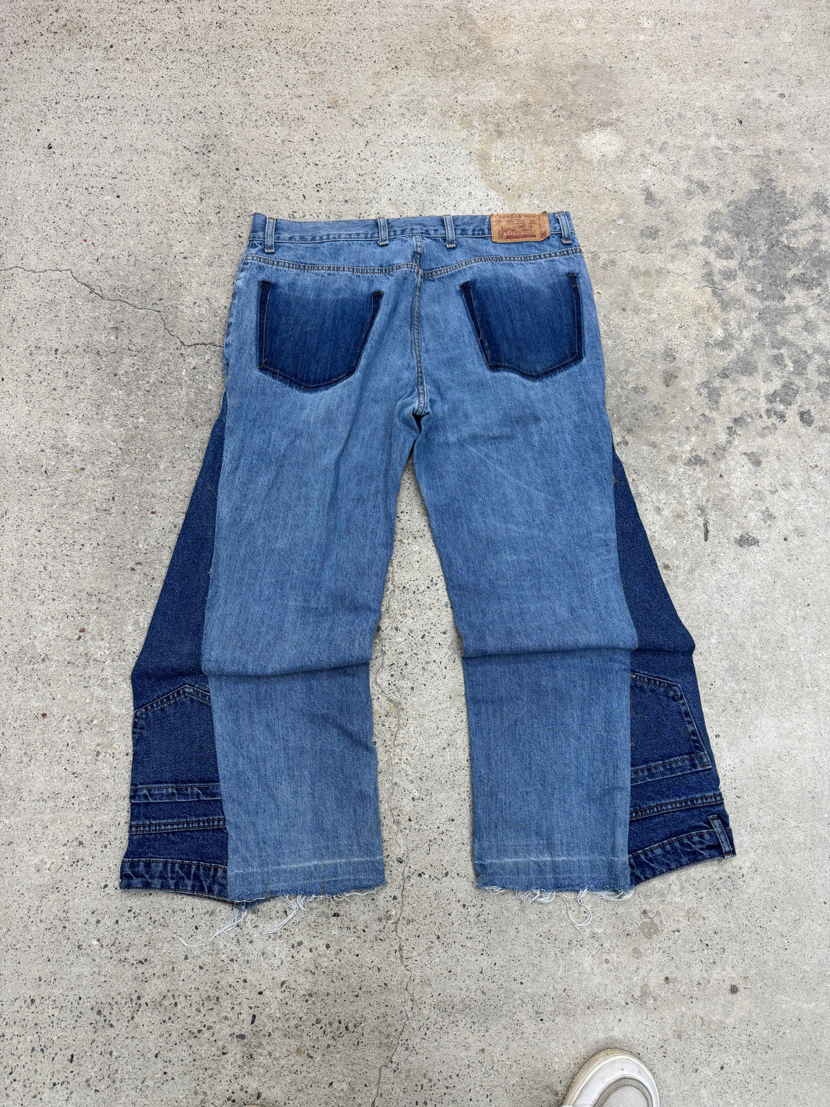 Flared Y2K Jeans • One Of One • Taglia L