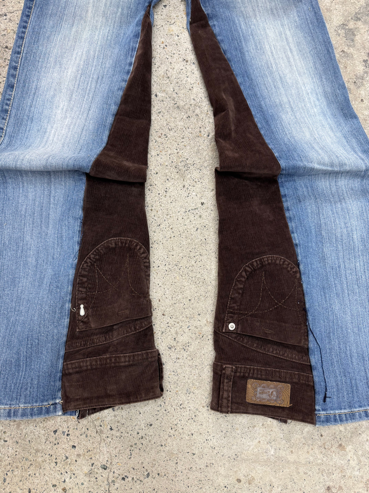 Flared “Cowboy” Jeans • One Of One • Taglia M