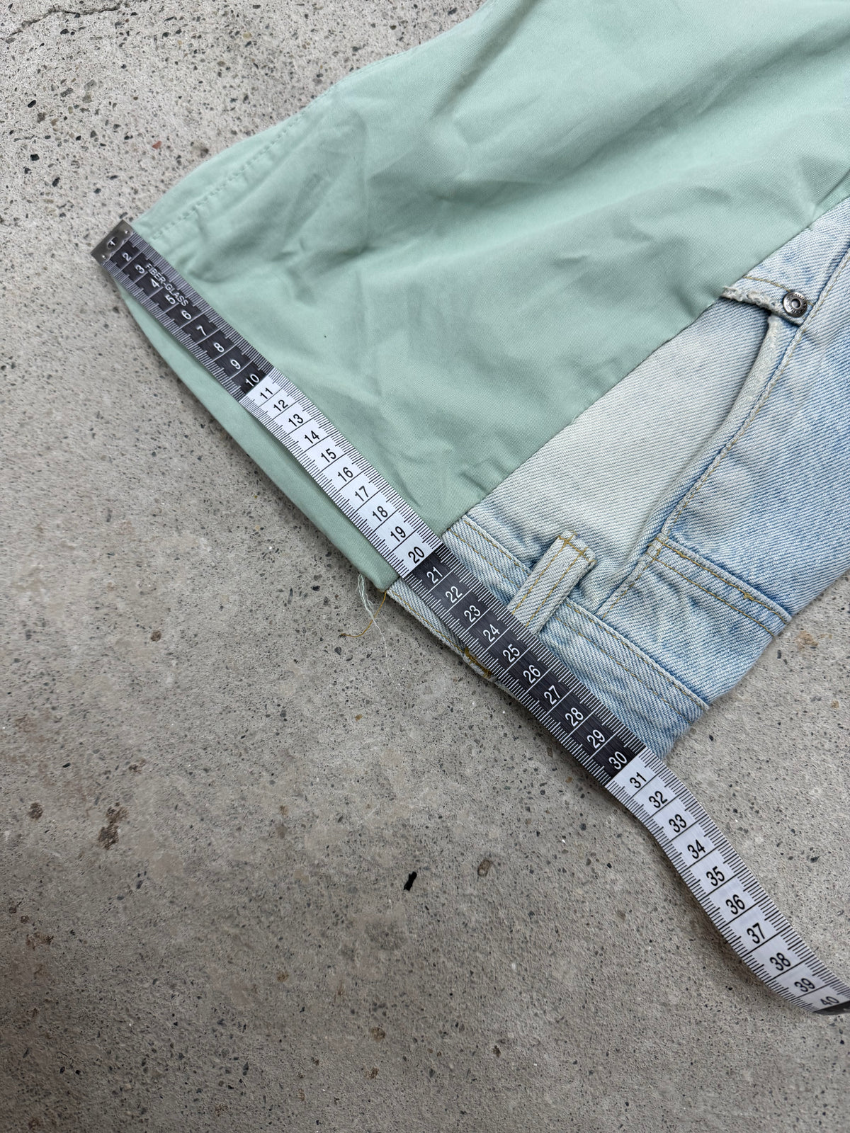 Flared Y2K Jeans • One Of One • Taglia L