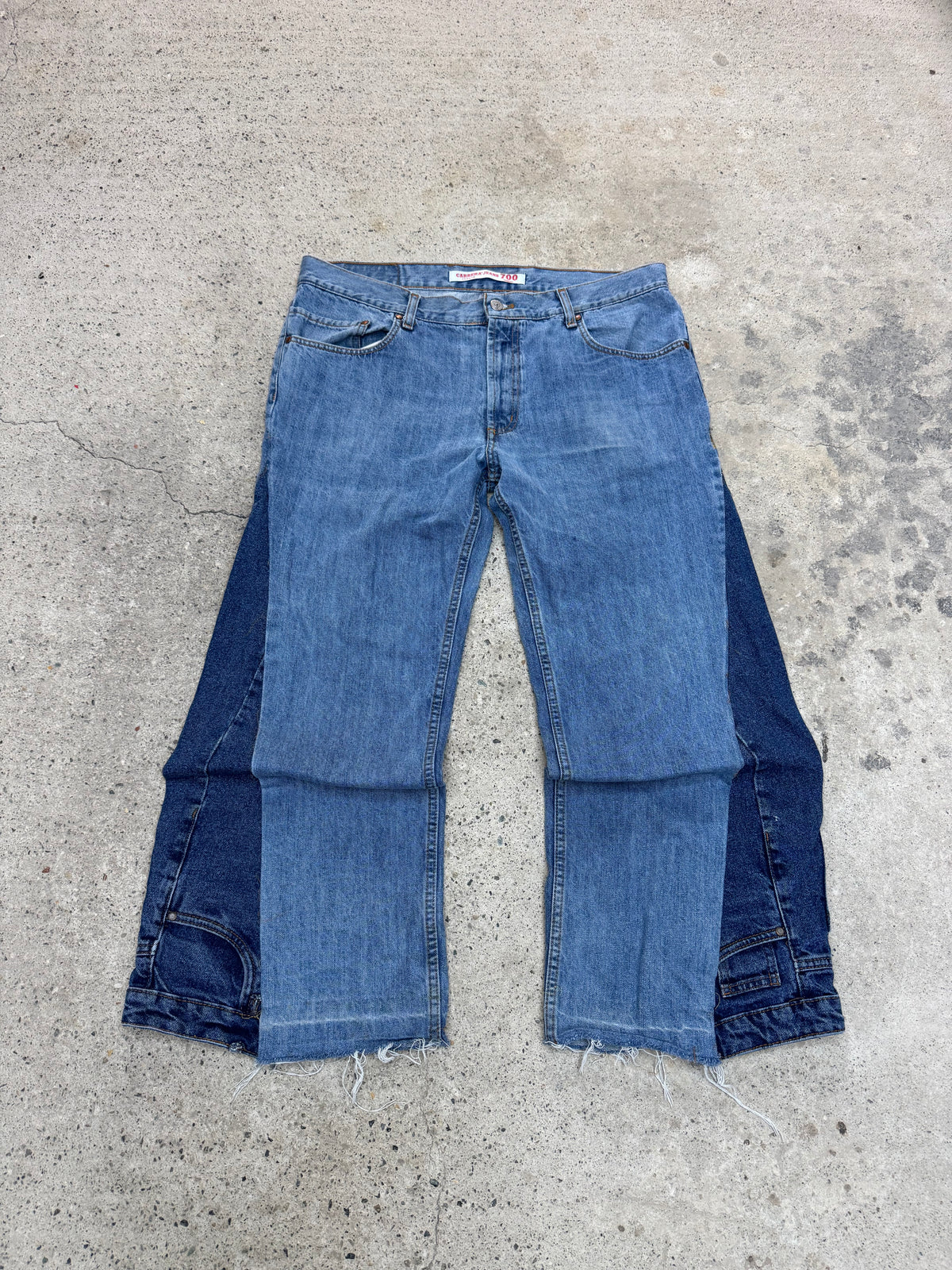 Flared Y2K Jeans • One Of One • Taglia L
