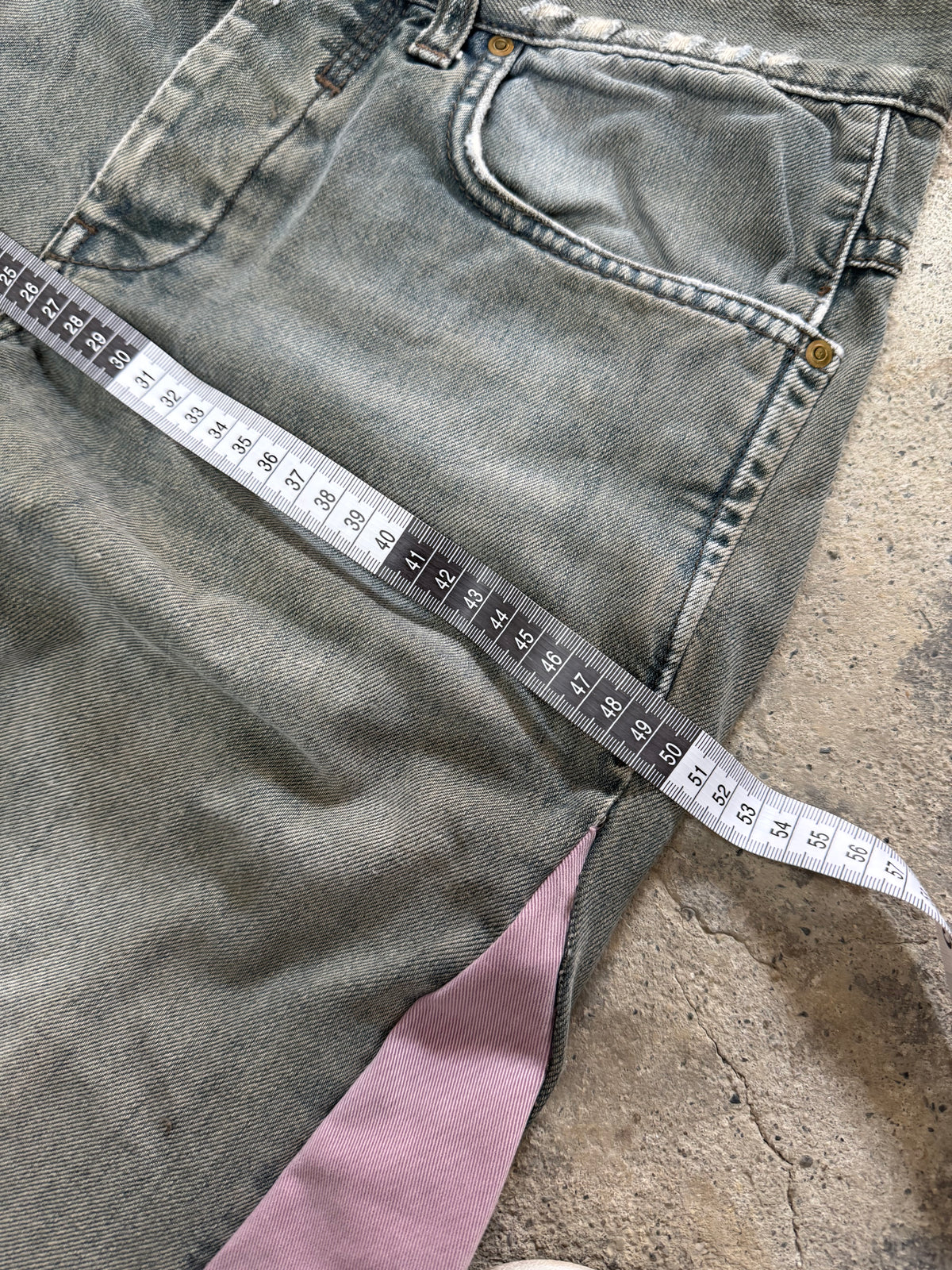 Flared Y2K Jeans • One Of One • Taglia S