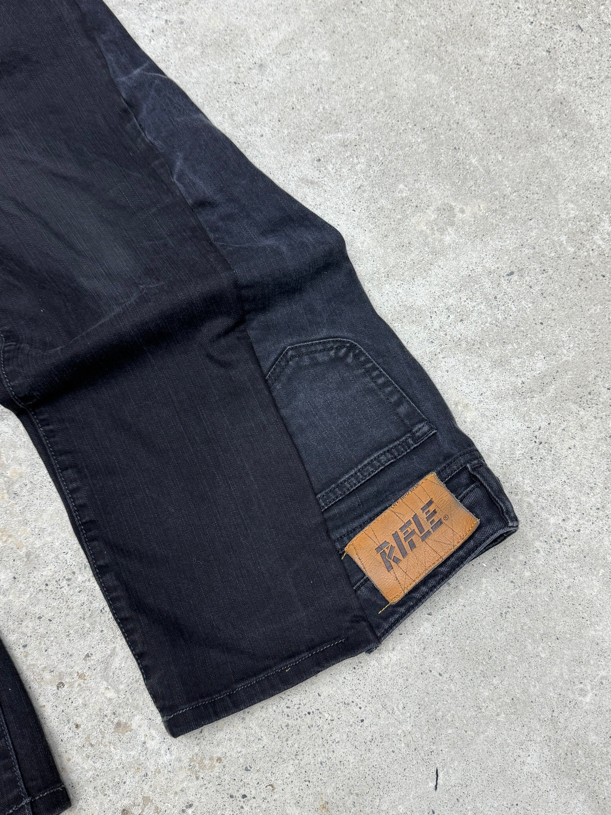 Flared Y2K Jeans • One Of One • Taglia M