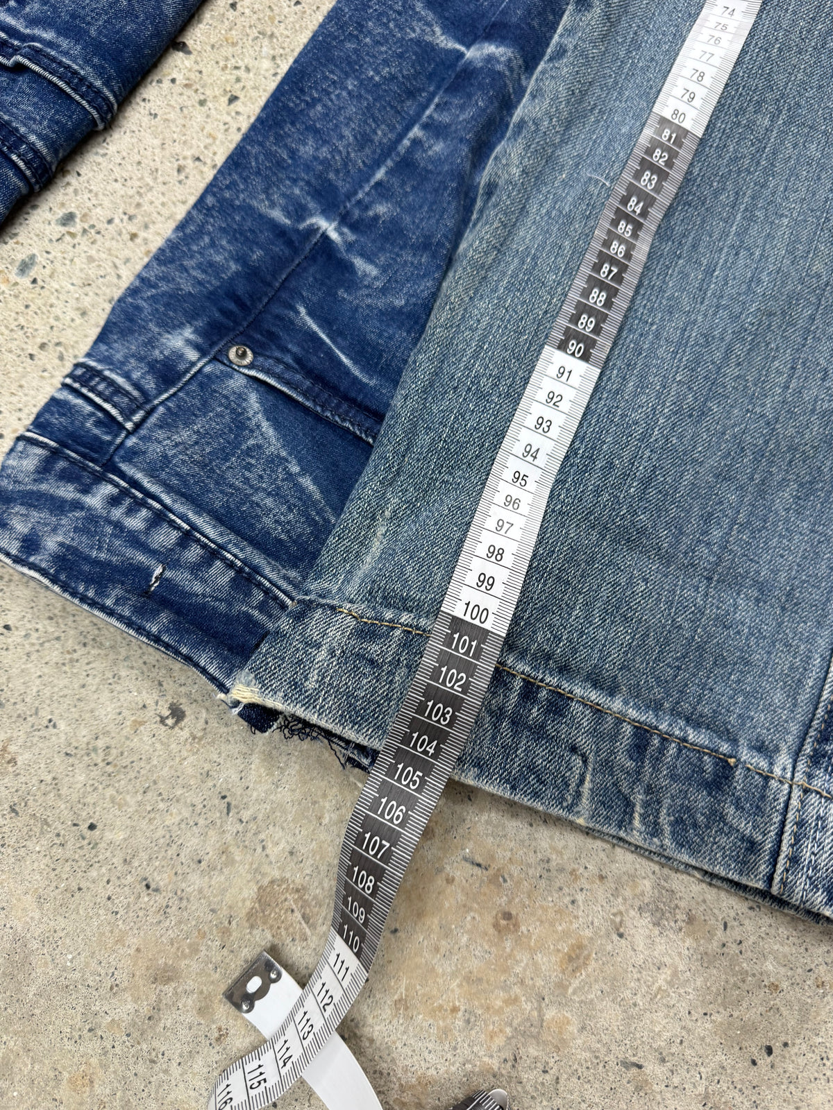 Flared “2000s” Jeans • One Of One • Taglia S