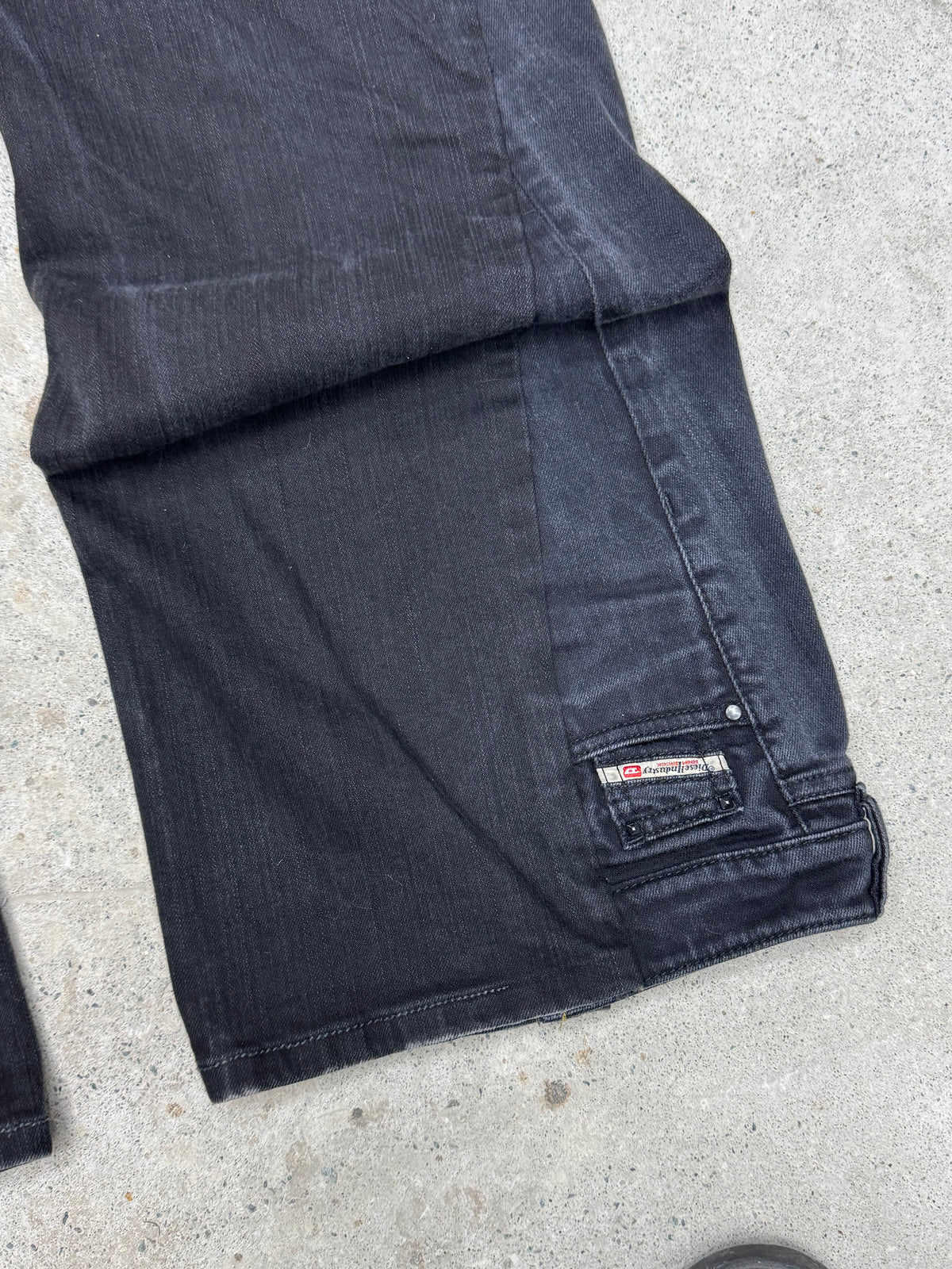 Flared Y2K Jeans • One Of One • Taglia M