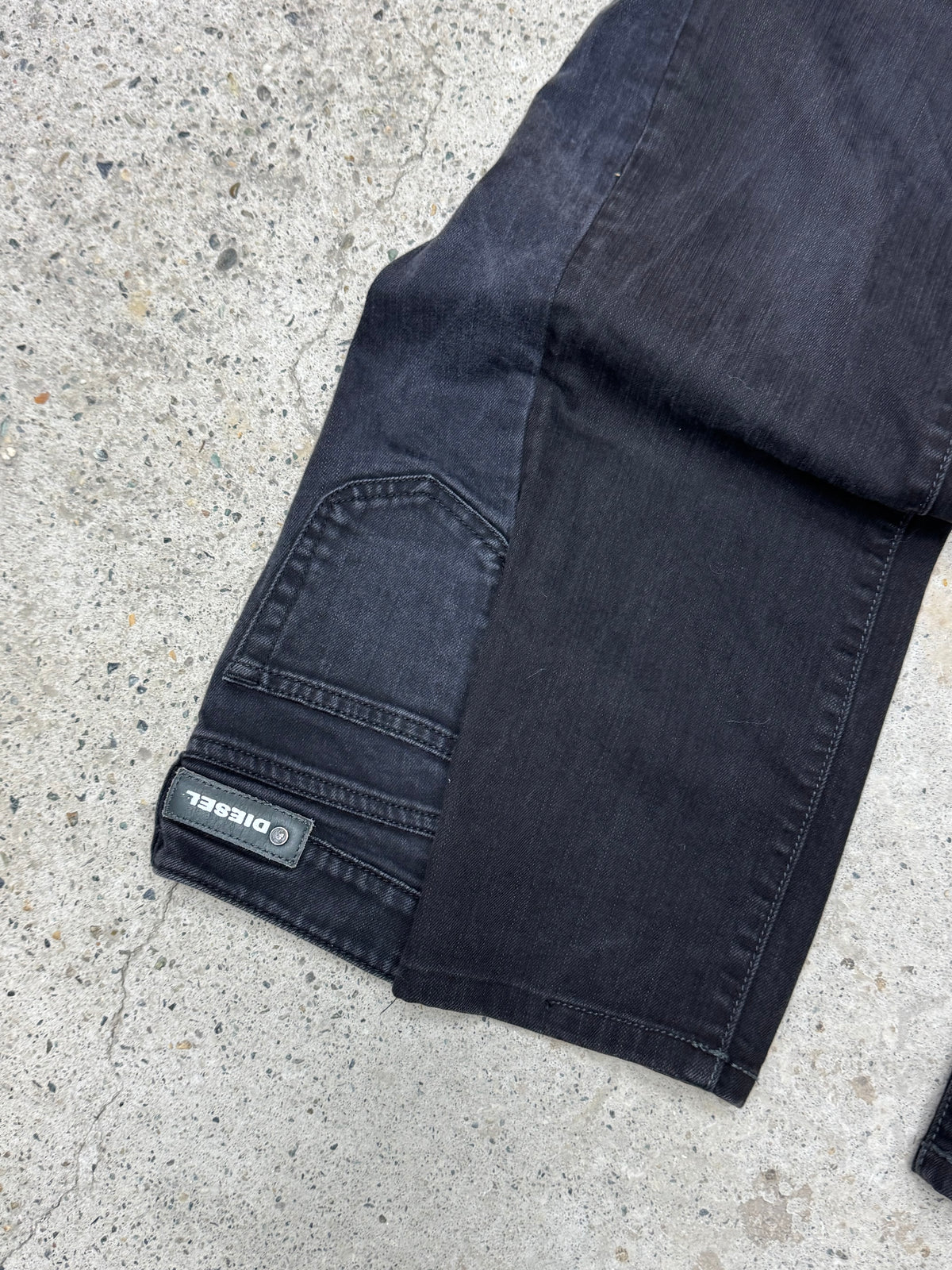Flared Y2K Jeans • One Of One • Taglia M