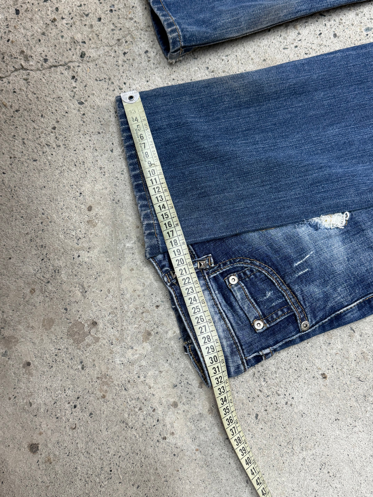 Flared Y2K Jeans • One Of One • Taglia S