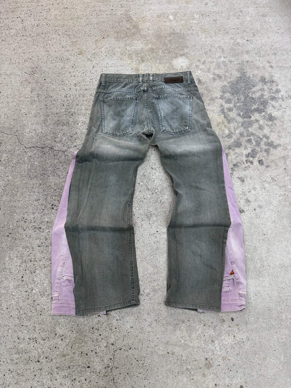 Flared Y2K Jeans • One Of One • Taglia S
