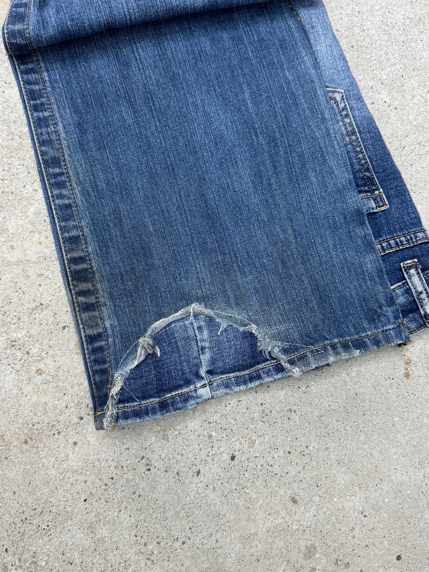 Flared Y2K Jeans • One Of One • Taglia S