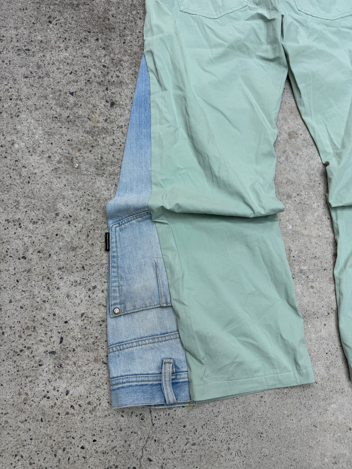 Flared Y2K Jeans • One Of One • Taglia L