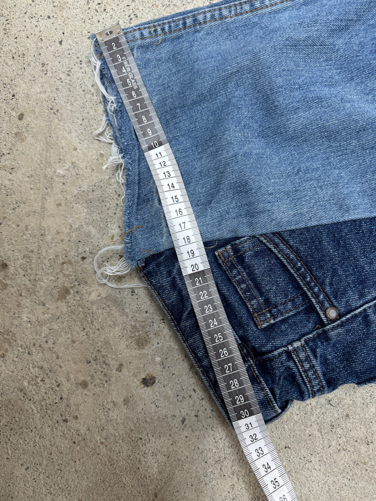Flared Y2K Jeans • One Of One • Taglia L