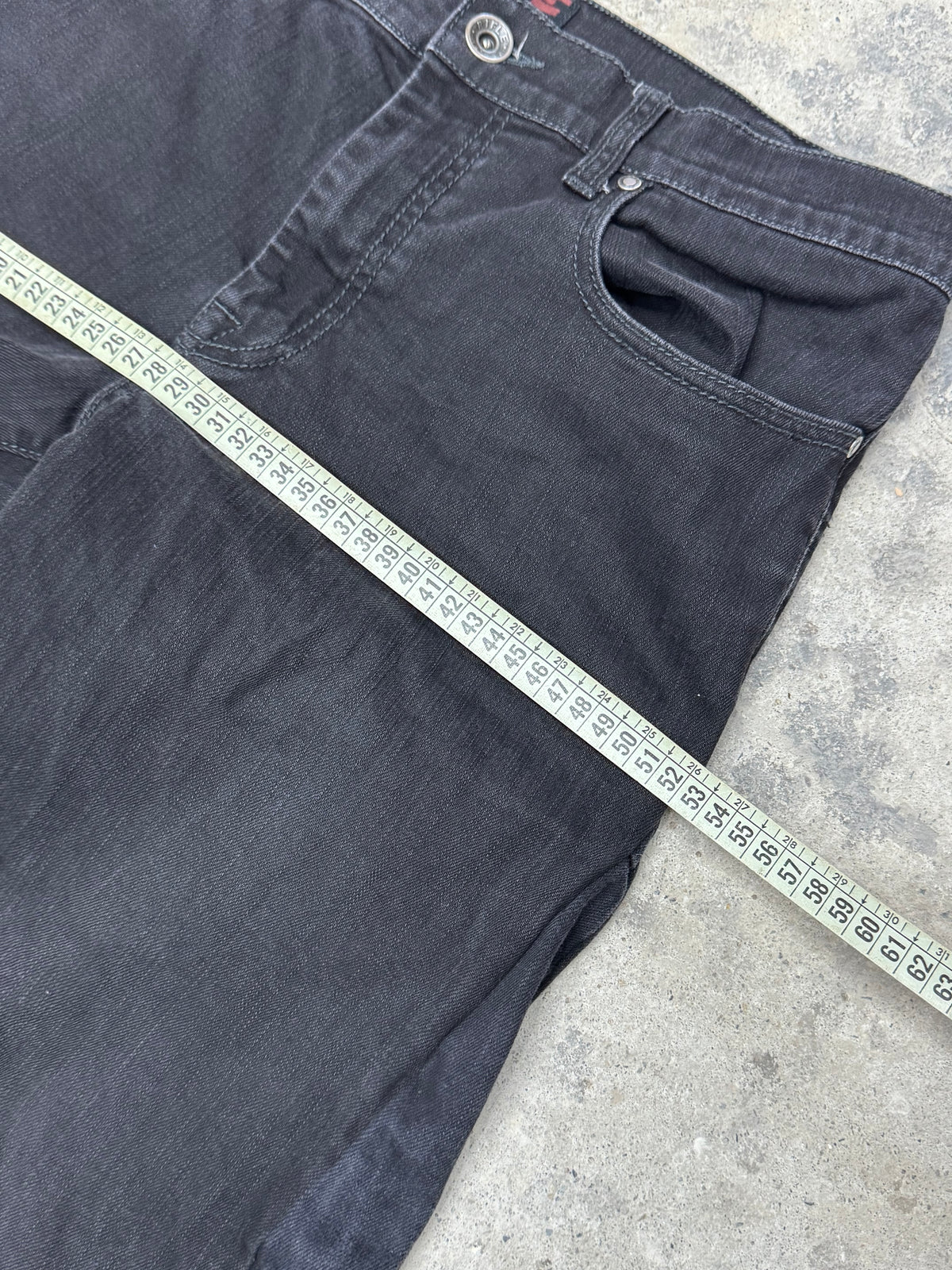 Flared Y2K Jeans • One Of One • Taglia M