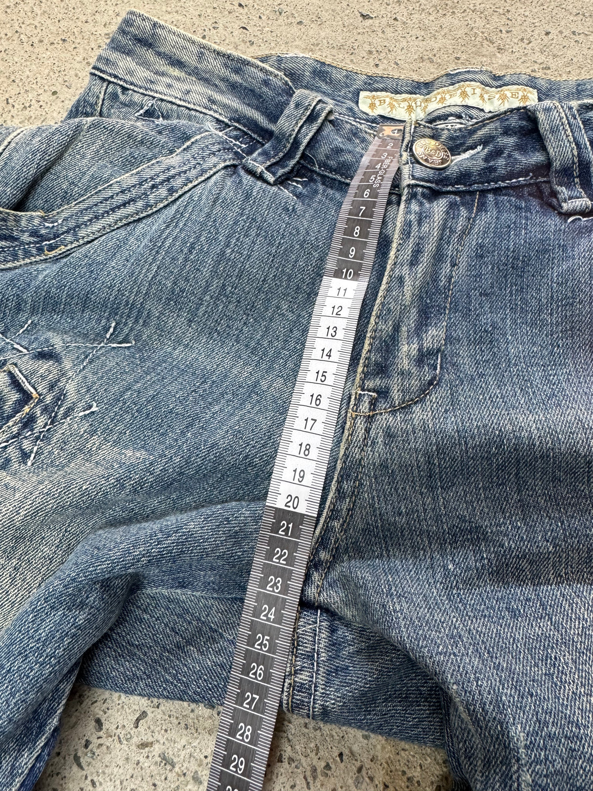 Flared “2000s” Jeans • One Of One • Taglia S