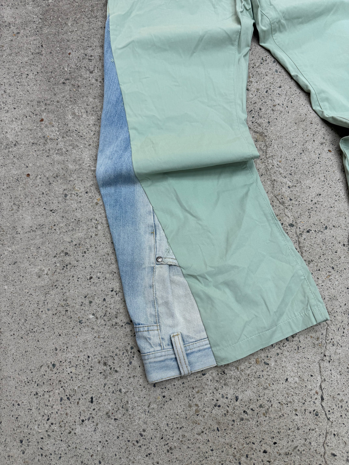 Flared Y2K Jeans • One Of One • Taglia L