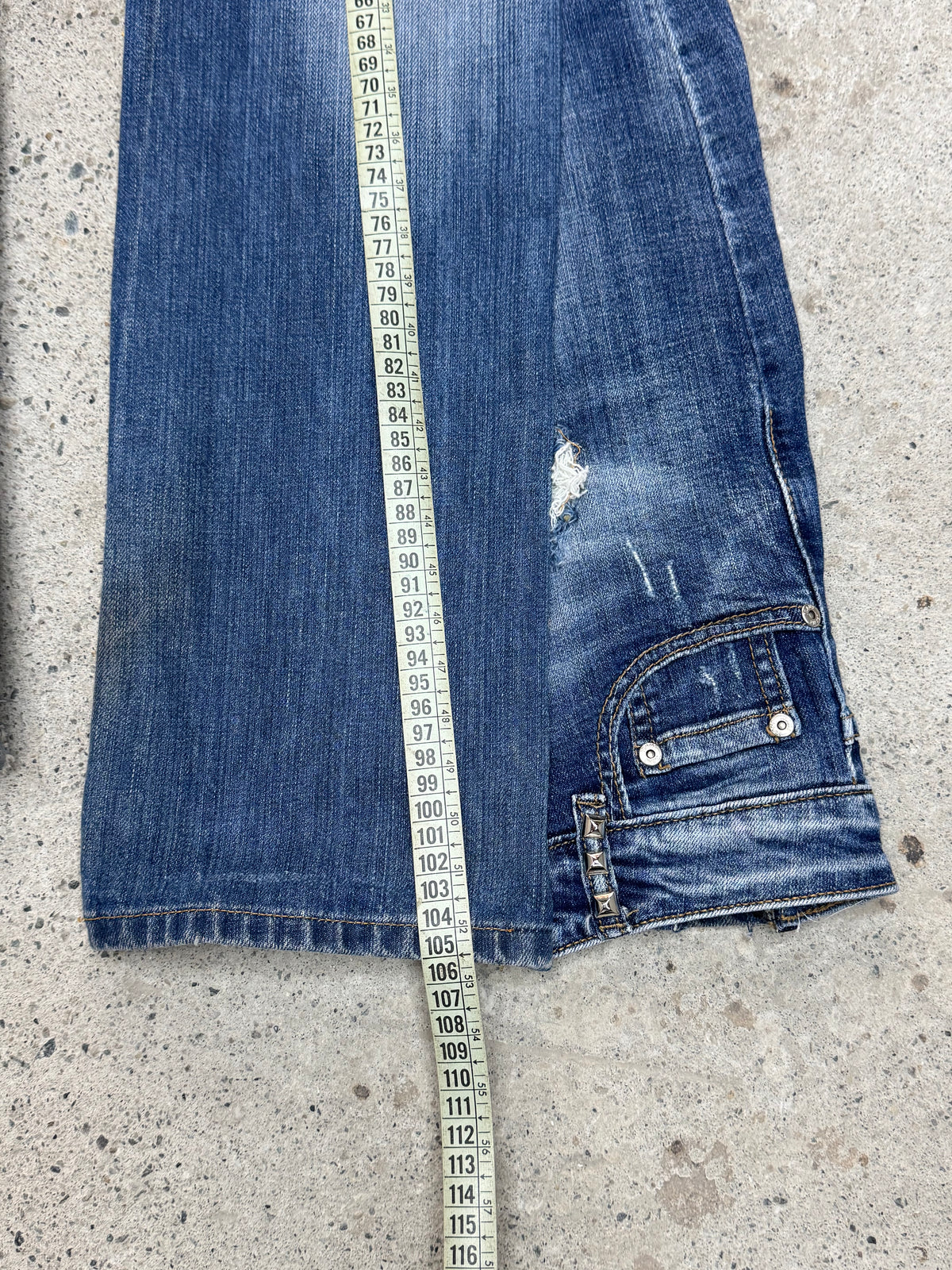 Flared Y2K Jeans • One Of One • Taglia S