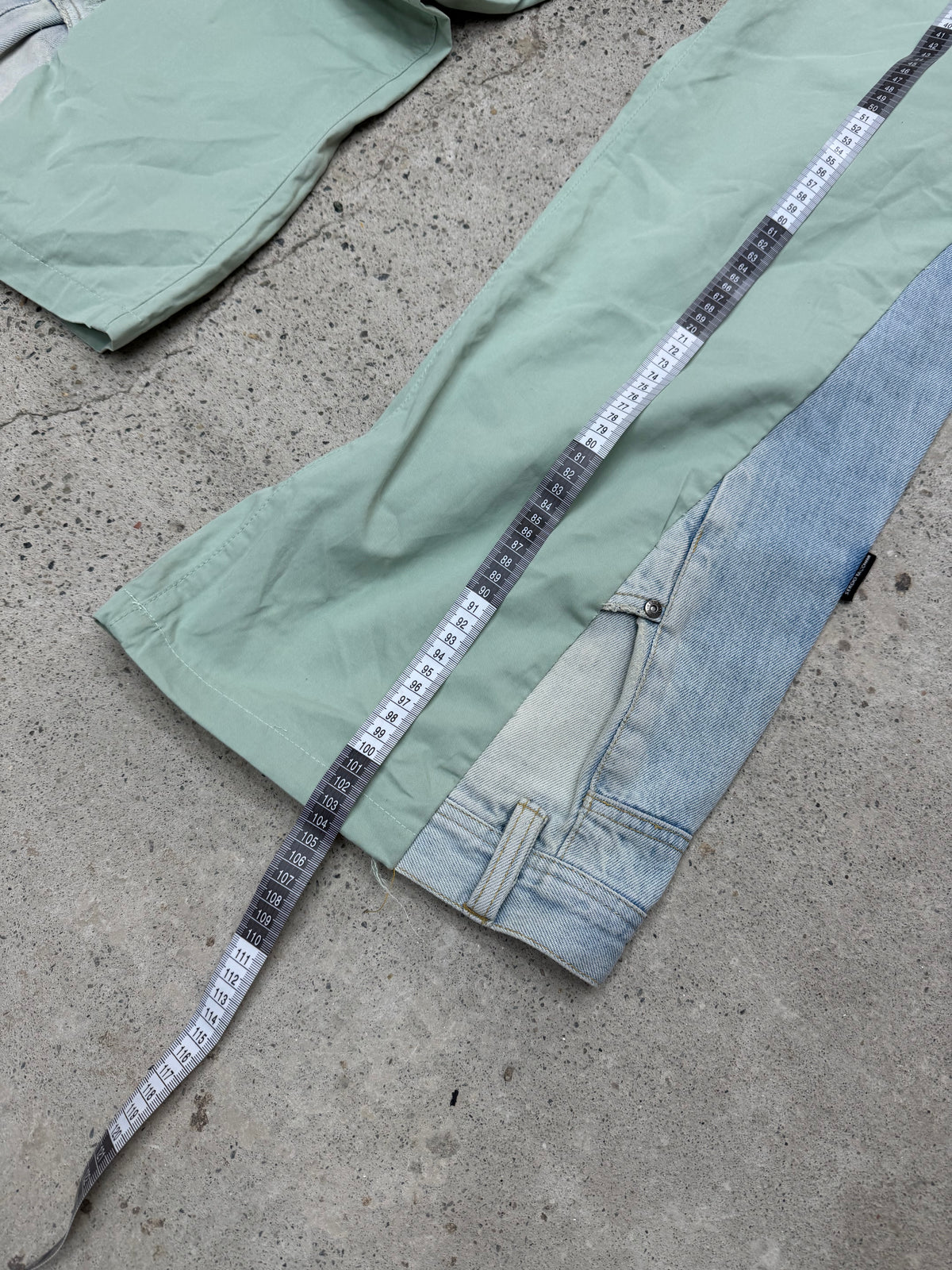 Flared Y2K Jeans • One Of One • Taglia L