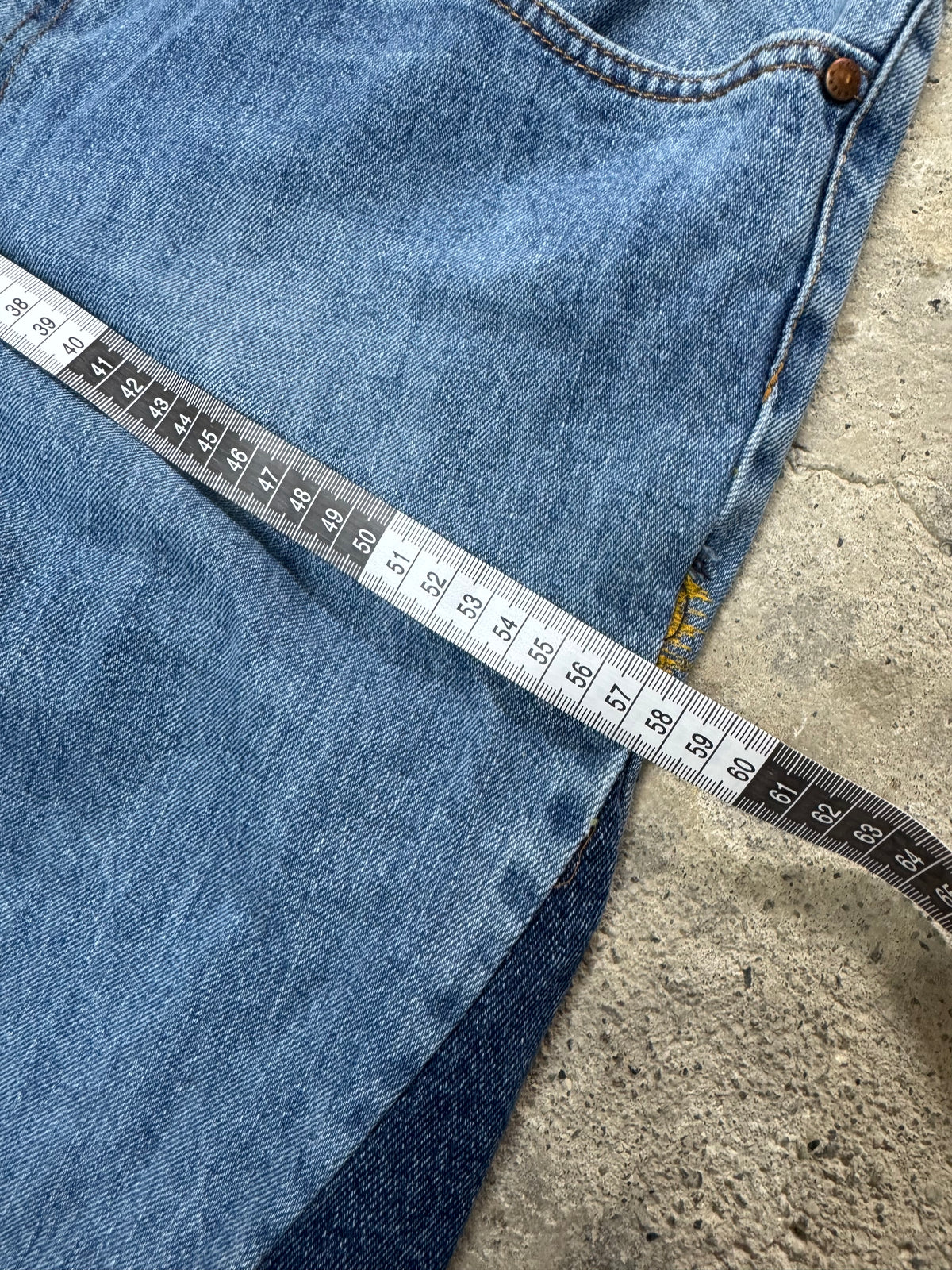 Flared Y2K Jeans • One Of One • Taglia L