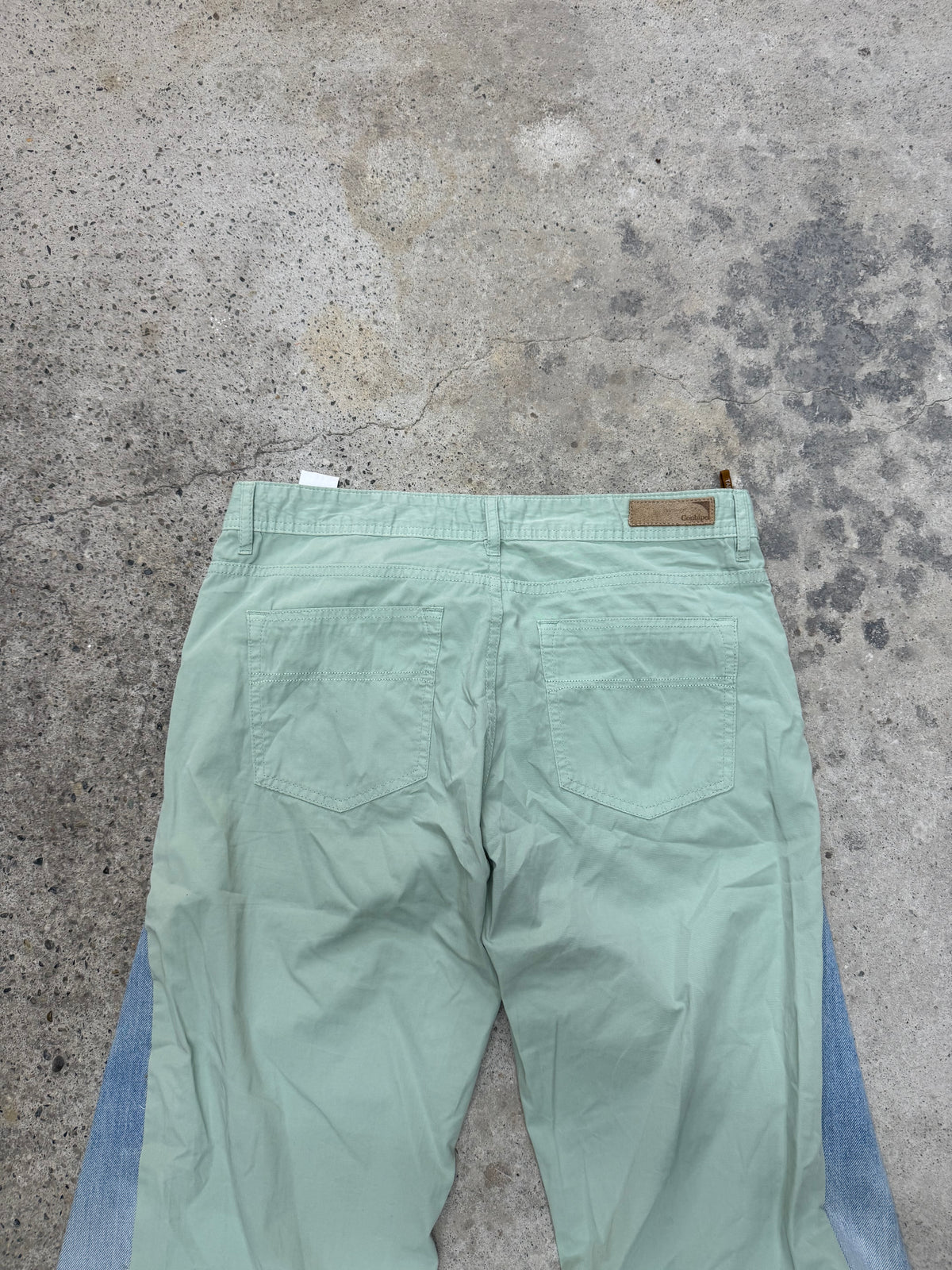 Flared Y2K Jeans • One Of One • Taglia L