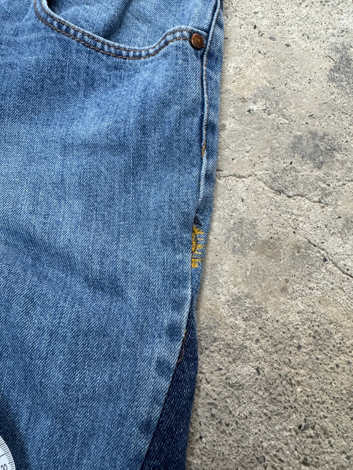 Flared Y2K Jeans • One Of One • Taglia L